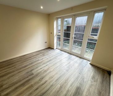 2 bedroom end of terrace house to rent - Photo 2