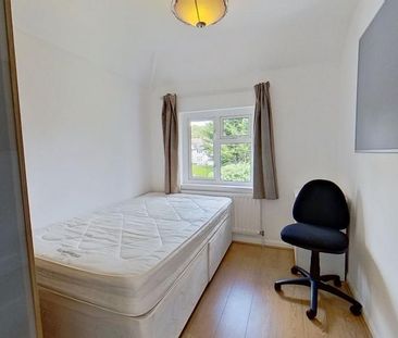 3 bedroom semi-detached house to rent - Photo 4