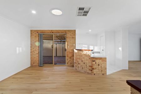 Beautifully Renovated Duplex with Space for Caravan or Boat - Photo 4