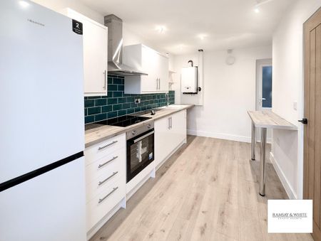 2 bedroom terraced house to rent - Photo 4