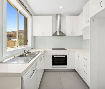 Modern 2-Bedroom Granny Flat – Light, Comfortable & Convenient - Photo 2