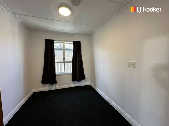 Tidy and spacious in Mosgiel! - Photo 1