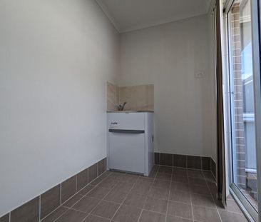 Great Family Four Bedroom Home in Willowdale Estate - Photo 3
