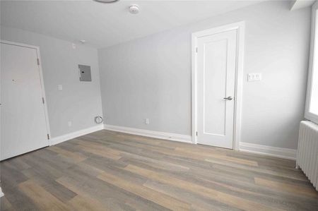 For Lease - 3465 Lake Shore Boulevard Unit# 5, Toronto, Ontario - Photo 3