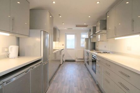 1 bedroom in a house share to rent - Photo 5