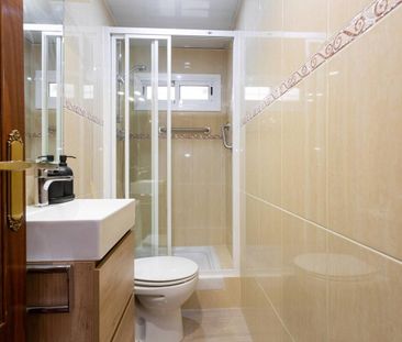 Piso de alquiler en De Portbou, Sants-Badal - Photo 3