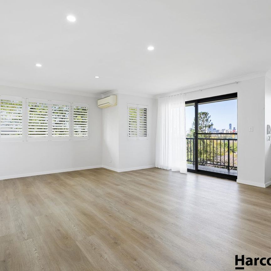 Stylishly Refreshed Unit in a Prime Toowong Location - Photo 1