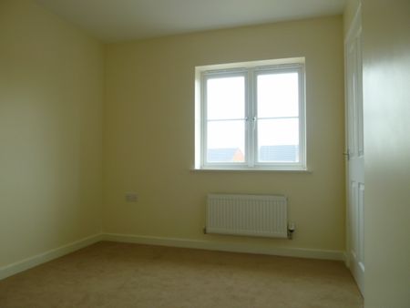 Saturn Drive, PE2 8GE, Peterborough - Photo 3
