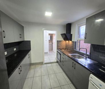 4 bedroom terraced house to rent - Photo 4