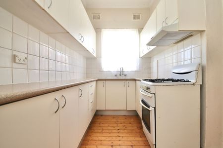 Three Bedroom Home - Photo 4