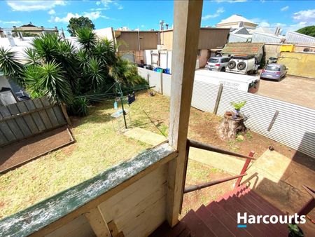 UNIT IN THE HEART OF CHILDERS - Photo 5