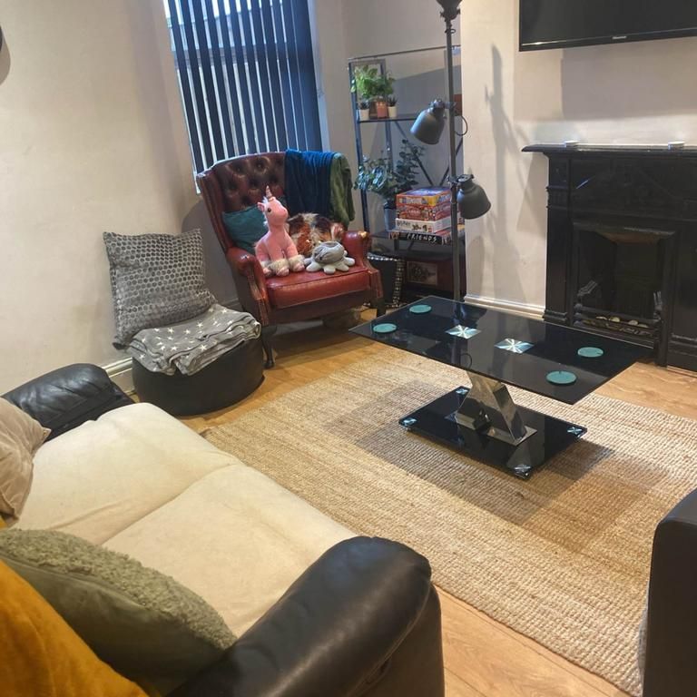 4 bedroom terraced house to rent - Photo 1