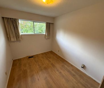 Bright Upper In a Great Location - Photo 4