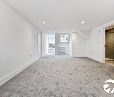 2 bedroom penthouse to rent - Photo 1