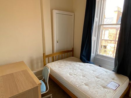 3 bedroom flat to rent - Photo 4