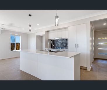 STUNNING SPACIOUS AND LUXURIOUS 4 BEDROOM HOME AVAILABLE SOON! - Photo 5