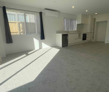 Last of 4 - Brand new! 4 bedroom 2 Bathroom - Photo 2