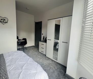 BEDROOM 1 LARGE DOUBLE ENSUITE - Photo 5