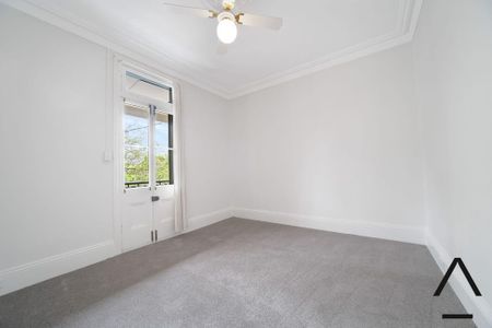 Two-Storey Terrace in Tree-lined Street - Photo 4