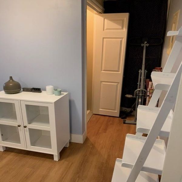 Upper Unit – Beautiful Carriage Home - Photo 1