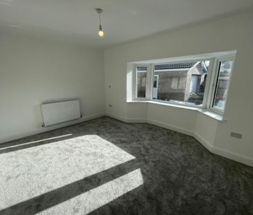 Elizabeth Close, Swansea, SA6 - Photo 1