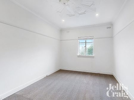 2/585 Whitehorse Road, Surrey Hills - Photo 5