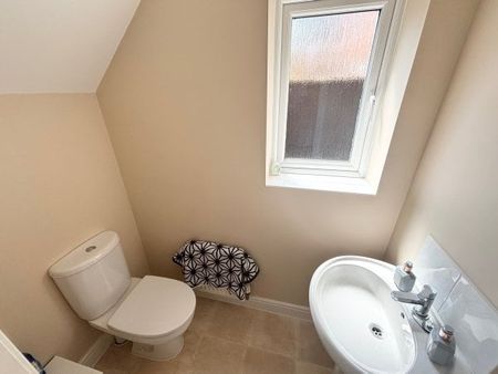 Broad Birches, Ellesmere Port, CH65 - Photo 3