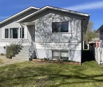 3 Bedroom 1 Bath Main Suite in Mature Neighbourhood — 3 Bedrooms Main Floor - Photo 1