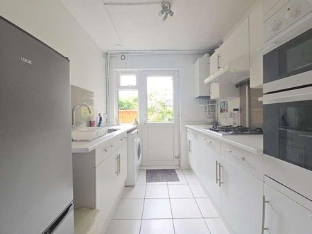 Canada Crescent, Acton, W3 - Photo 4