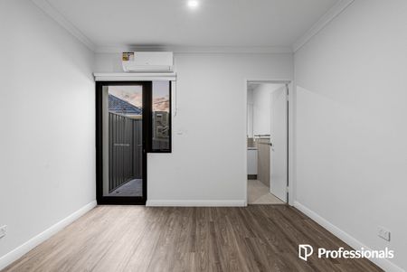 Brand New Street Front Villa! - Photo 3