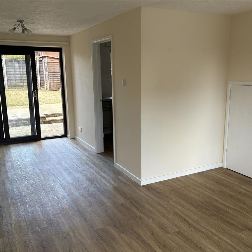 Larkrise, Cam, Dursley - Photo 1