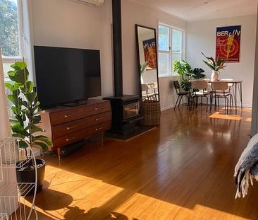 Sun filled, renovated, 3 bedroom family home - Photo 4