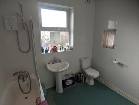 2 bedroom flat to rent - Photo 5