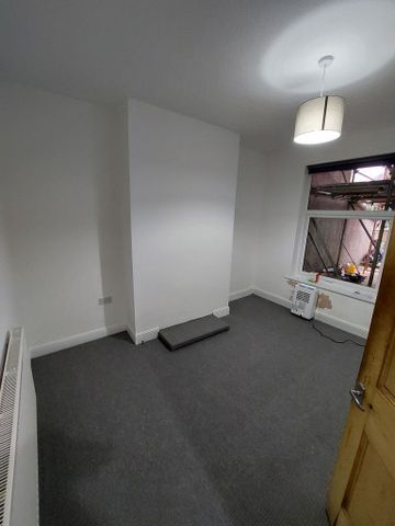 1 bedroom house to rent - Photo 2