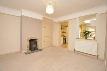 3 bedroom terraced house to rent - Photo 2