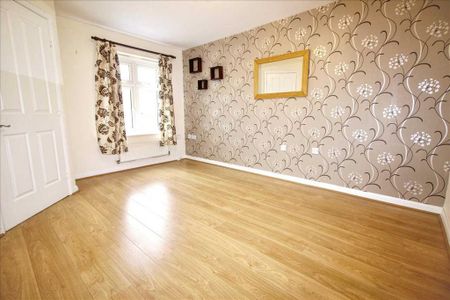 2 bedroom semi-detached house to rent - Photo 4