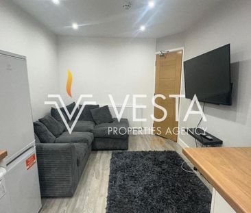 4 bedroom semi-detached house to rent - Photo 3