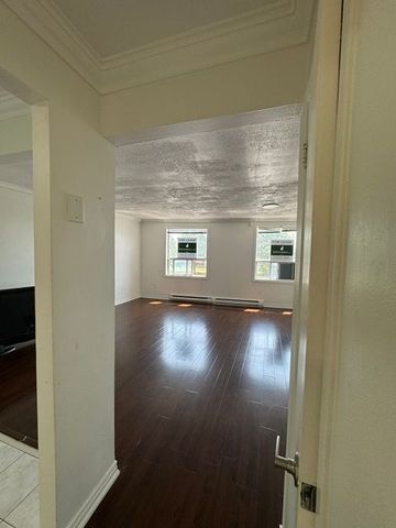 For Lease - 941A Lakeshore Road, Mississauga, Ontario - Photo 2