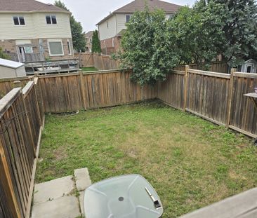 For Lease - 37 Luisa Street, Bradford West Gwillimbury, Ontario - Photo 2