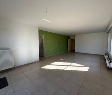 Ruim gelijkvloers appartement met 2 slaapkamers en garage - Foto 6