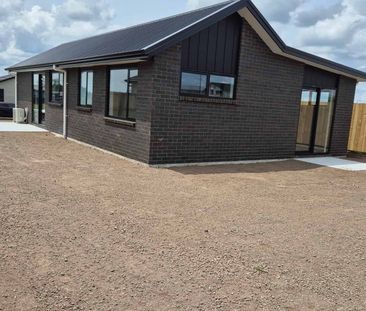 Brand new in great new development - Photo 4