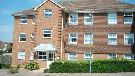 2 bed flat to rent in Gatekeeper Chase, Gillingham, ME8 - Photo 2