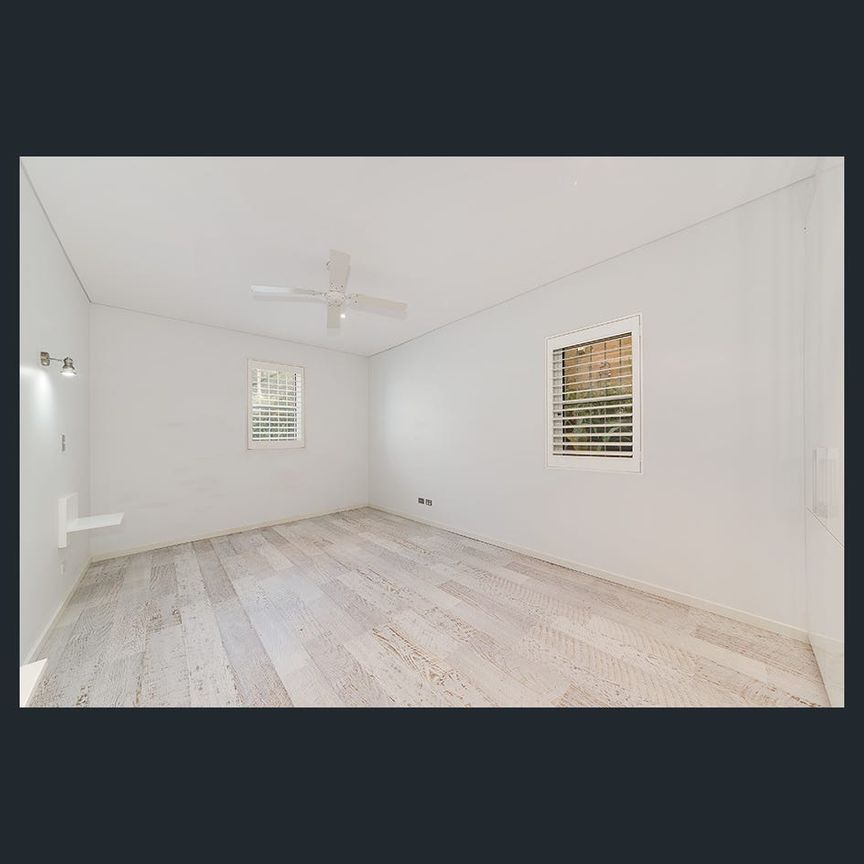 UNBEATABLE BALMORAL BEACHSIDE LIVING - Photo 1