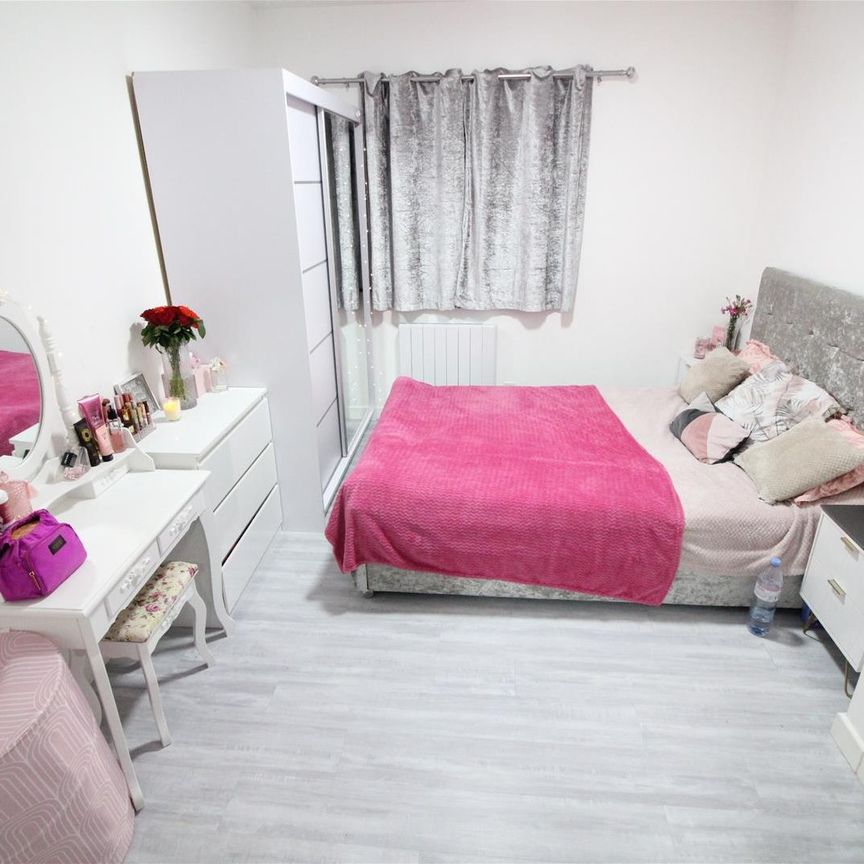 Cromwell Road, Hounslow - Photo 1