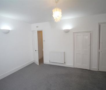 2 bedroom end of terrace house to rent - Photo 1