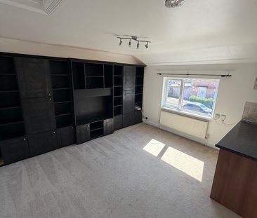 2 Bed Flat, Chepstow Road, BS4 - Photo 2