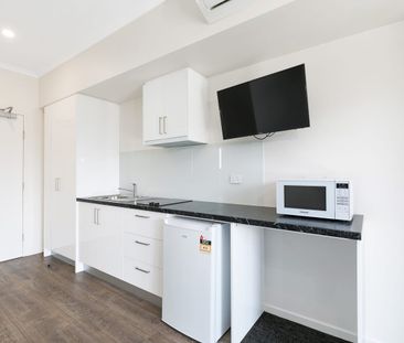 Modern Studio Apartment - Photo 2