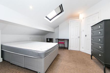 Martin Terrace, Burley, Leeds - Photo 2