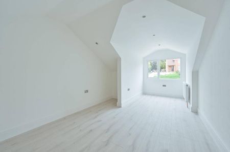 4 bedroom detached house to rent - Photo 2