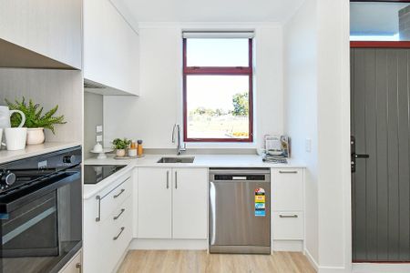 New Modern 2BR Townhouse in Manukau! - Photo 5